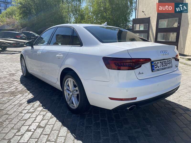 Седан Audi A4 2016 в Львові