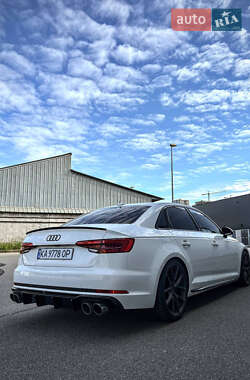 Седан Audi A4 2015 в Киеве