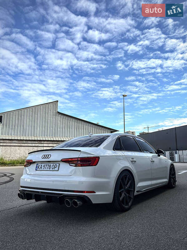 Седан Audi A4 2015 в Києві
