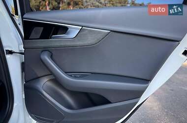 Седан Audi A4 2021 в 