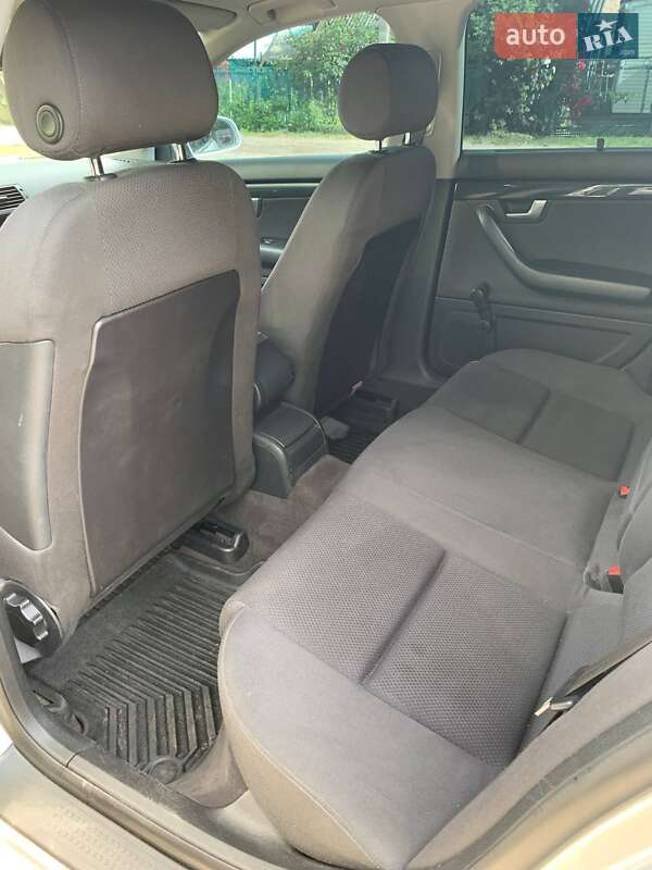 Универсал Audi A4 2003 в Остроге