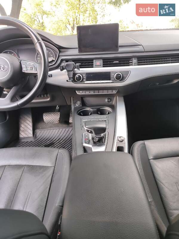 Седан Audi A4 2017 в Днепре