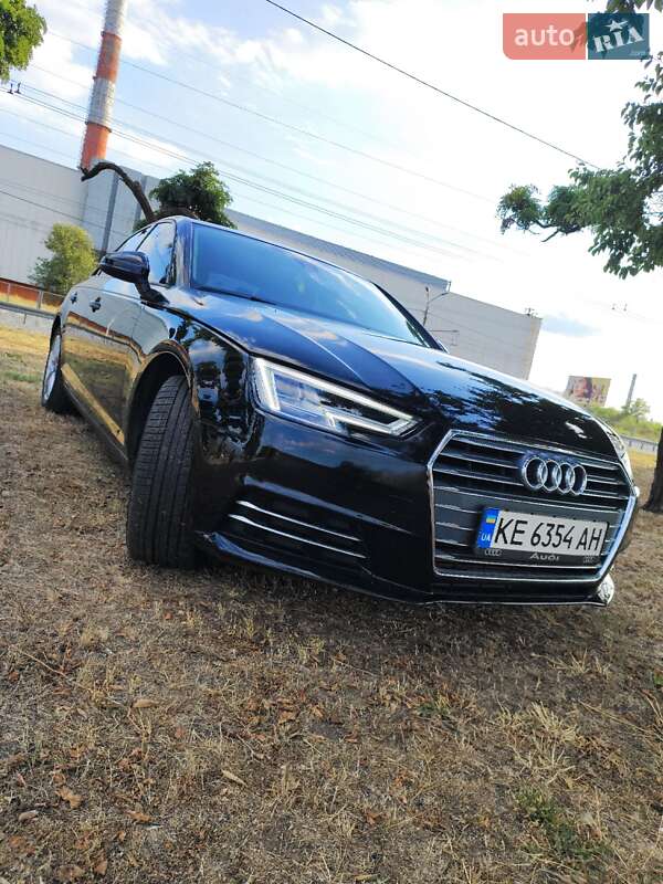 Седан Audi A4 2017 в Днепре