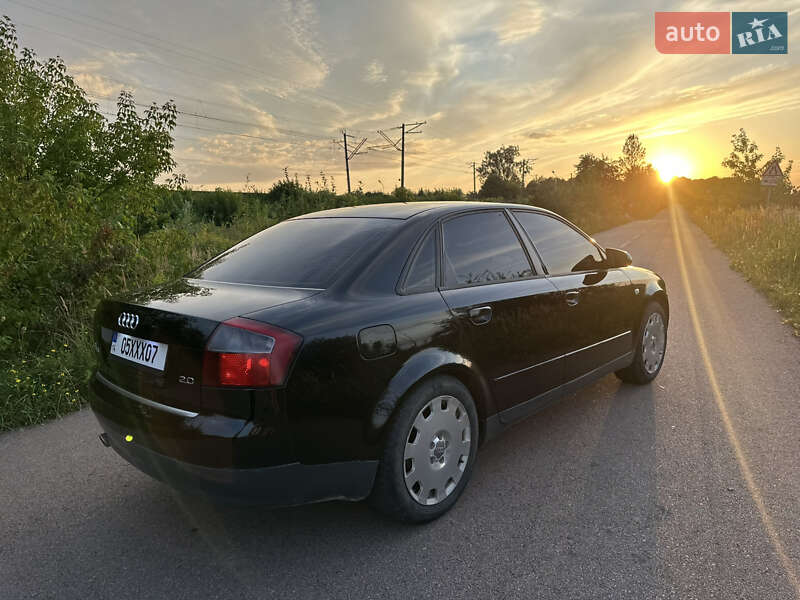 Седан Audi A4 2004 в Городке