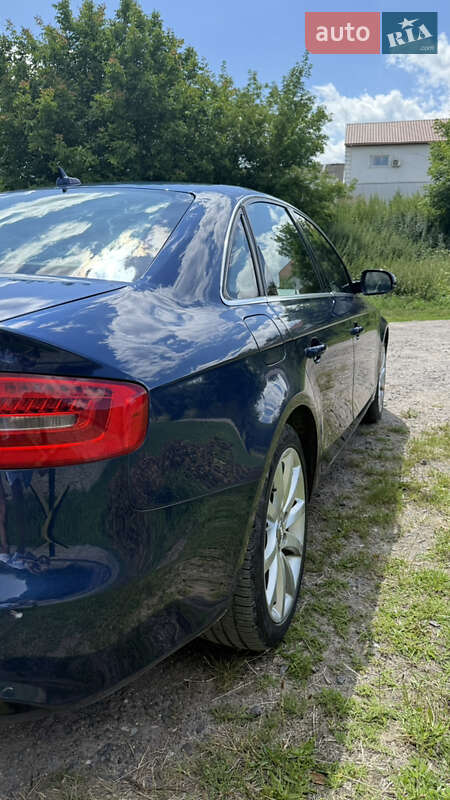 Седан Audi A4 2012 в Золочеве