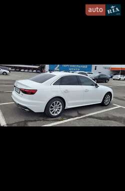 Седан Audi A4 2021 в 
