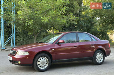 Седан Audi A4 1999 в 