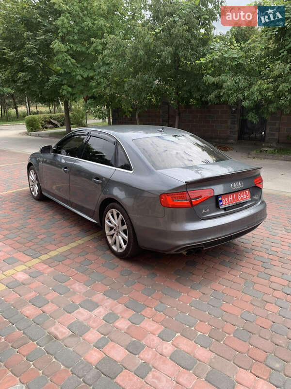Седан Audi A4 2014 в Вараше