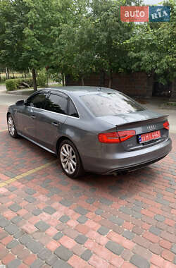 Седан Audi A4 2014 в 