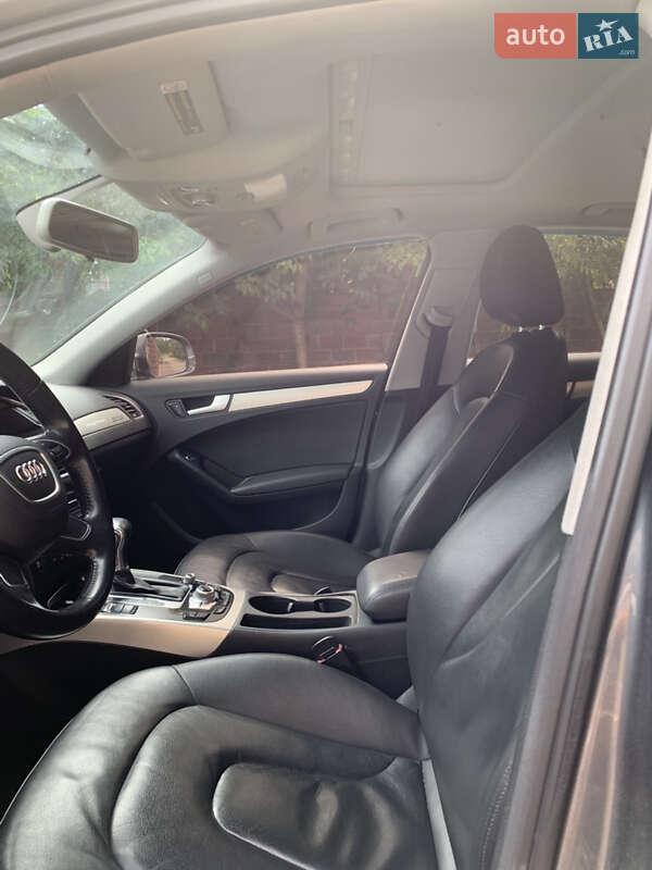 Седан Audi A4 2014 в Вараше