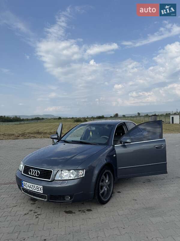 Седан Audi A4 2004 в Тячеве