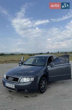 Седан Audi A4 2004 в 