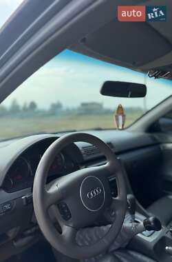 Седан Audi A4 2004 в 