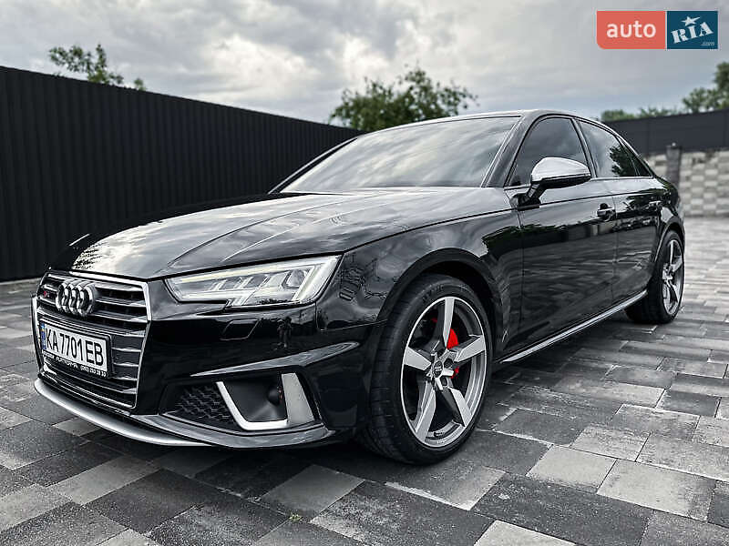 Седан Audi A4 2016 в 