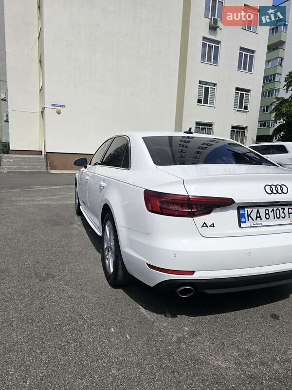 Седан Audi A4 2015 в Киеве