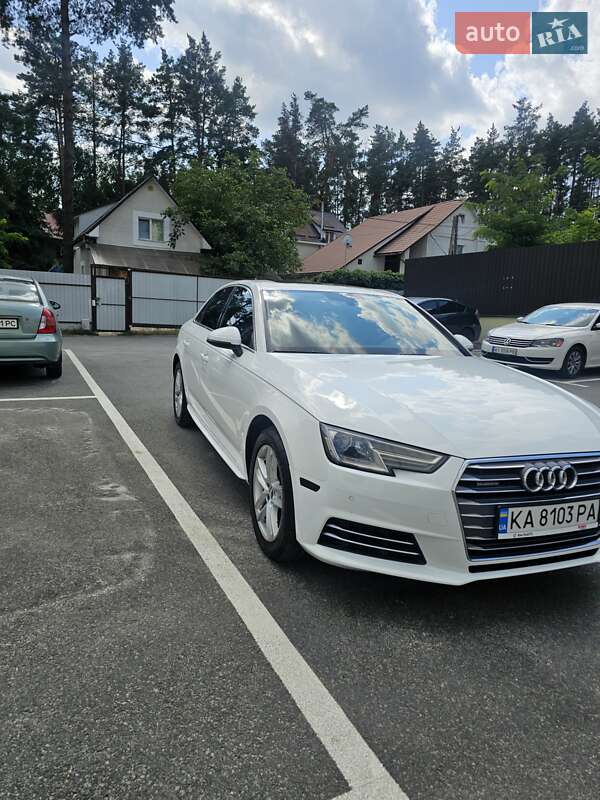 Седан Audi A4 2015 в Киеве