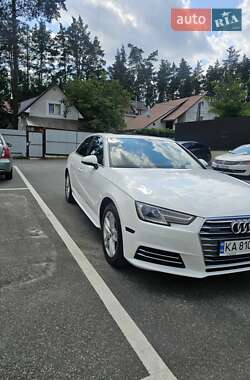 Седан Audi A4 2015 в 