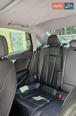 Седан Audi A4 2015 в 