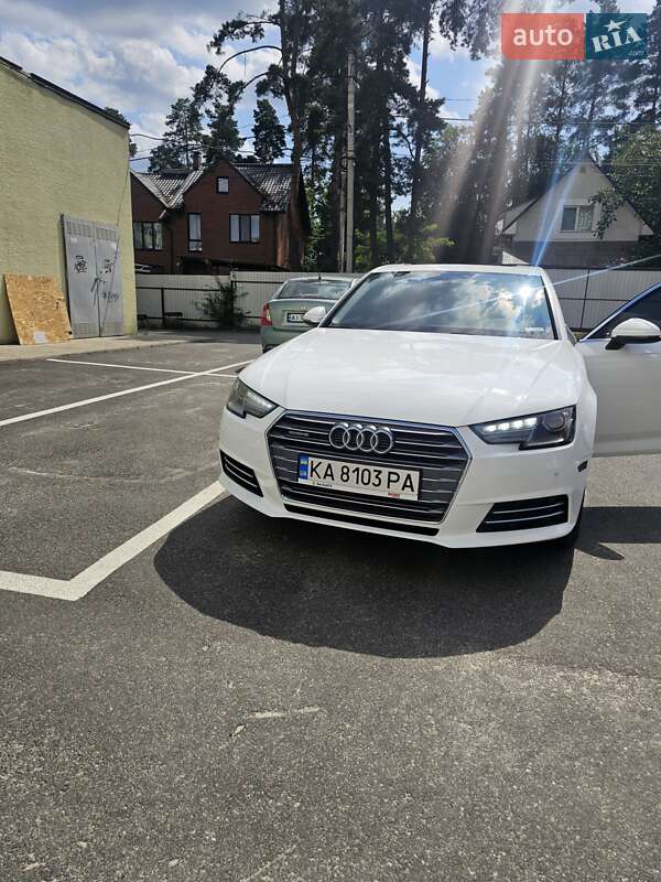 Седан Audi A4 2015 в Киеве