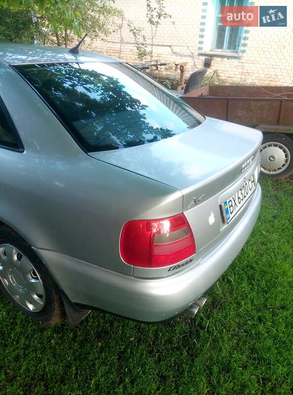 Седан Audi A4 1998 в Ярмолинцах