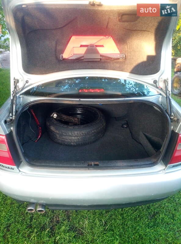 Седан Audi A4 1998 в Ярмолинцах