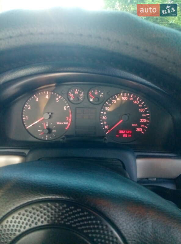 Седан Audi A4 1998 в Ярмолинцах