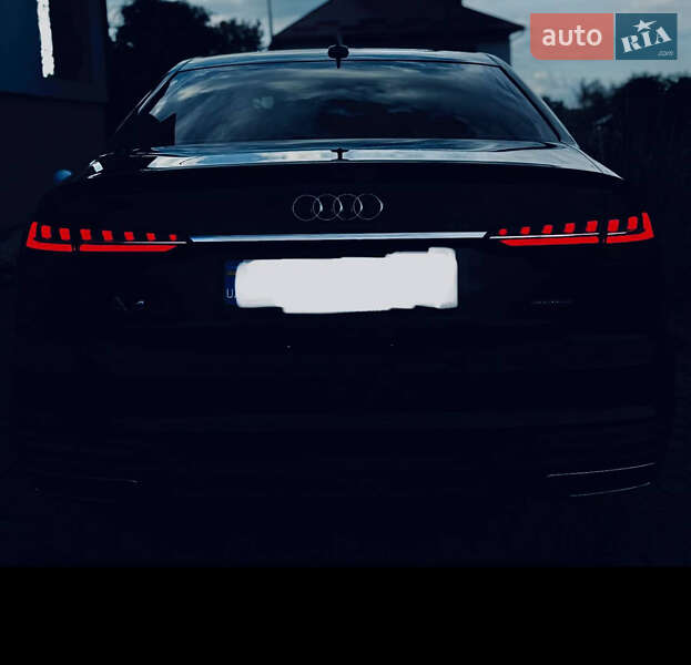 Седан Audi A4 2023 в Львове