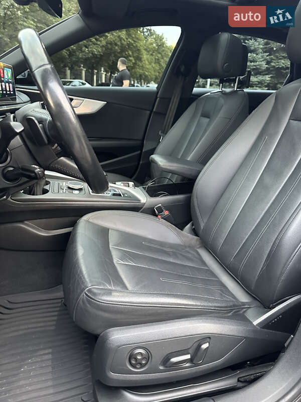 Седан Audi A4 2016 в Днепре