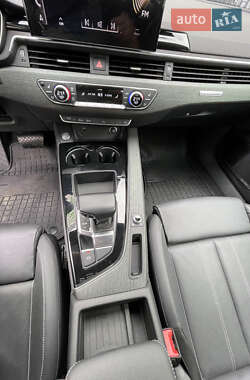Седан Audi A4 2021 в 