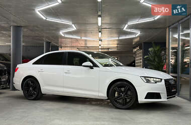 Седан Audi A4 2016 в 