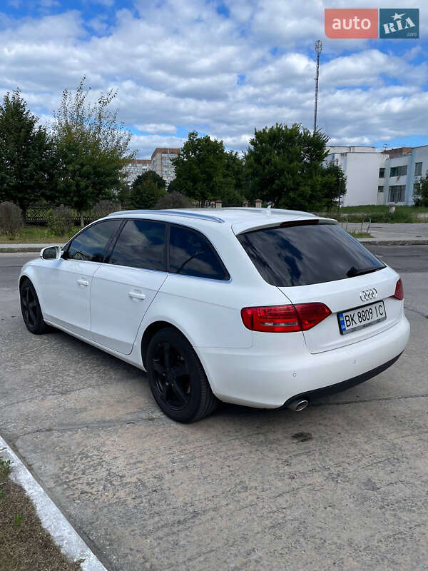 Универсал Audi A4 2010 в Вараше