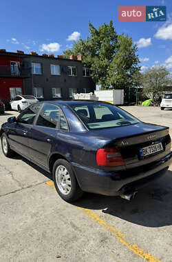Седан Audi A4 1998 в Вараше