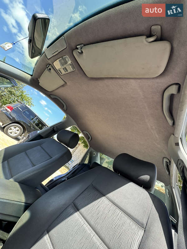 Седан Audi A4 1998 в Вараше