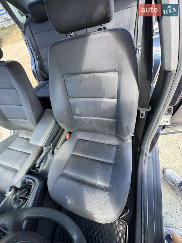 Седан Audi A4 1998 в Вараше