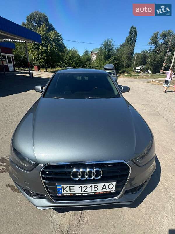 Седан Audi A4 2013 в 