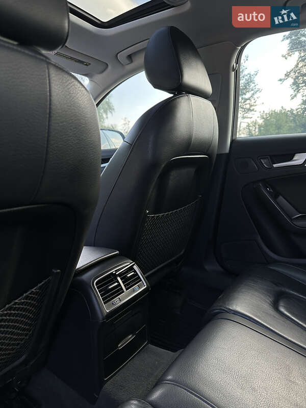 Седан Audi A4 2012 в Ивано-Франковске