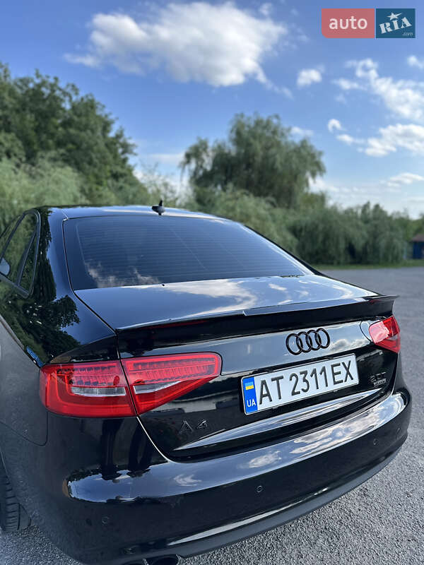 Седан Audi A4 2012 в Ивано-Франковске