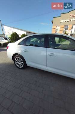 Седан Audi A4 2017 в 