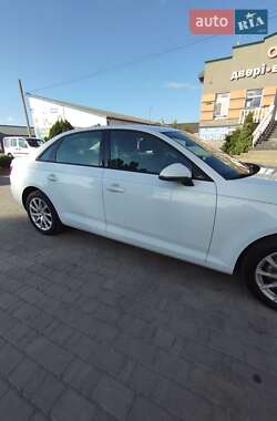 Седан Audi A4 2017 в 