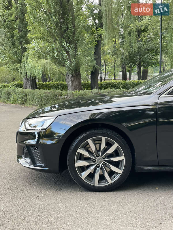 Седан Audi A4 2020 в Киеве