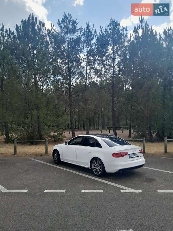 Седан Audi A4 2014 в Львове