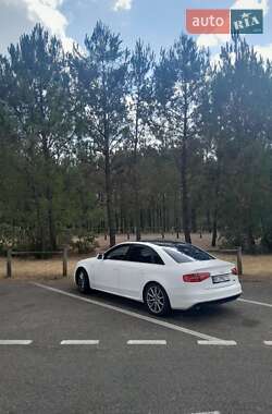 Седан Audi A4 2014 в 