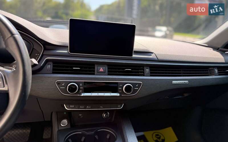 Седан Audi A4 2019 в Черновцах