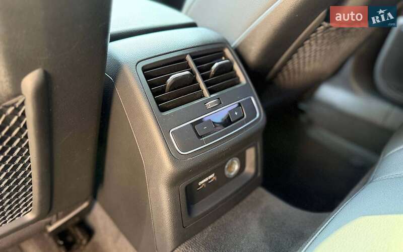 Седан Audi A4 2019 в Черновцах