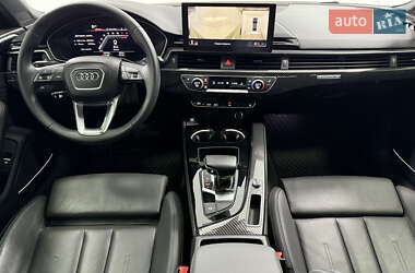 Седан Audi A4 2022 в 