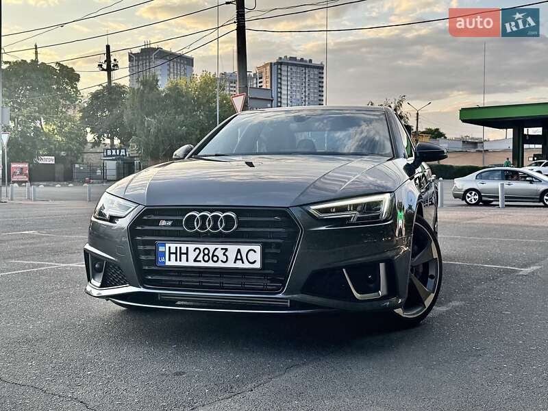 Седан Audi A4 2018 в Одессе