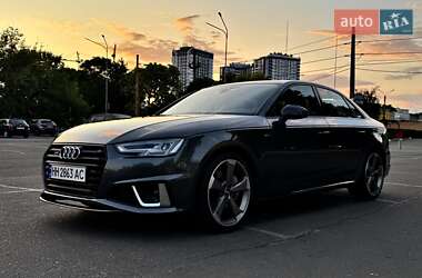 Седан Audi A4 2018 в 