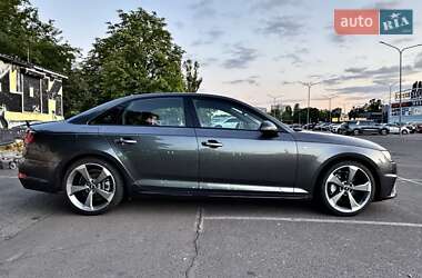 Седан Audi A4 2018 в 