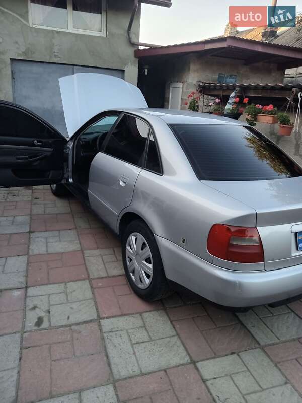 Седан Audi A4 1997 в Львове