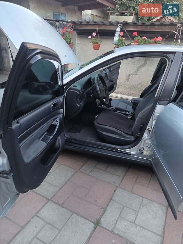 Седан Audi A4 1997 в Львове